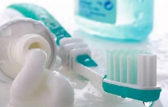 牙膏加什么可以让牙齿变白?