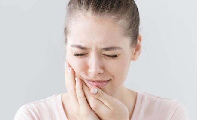 牙齿很疼是什么原因导致的?