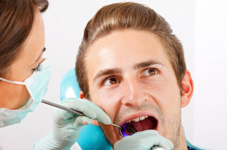牙龈萎缩是否导致牙齿松动