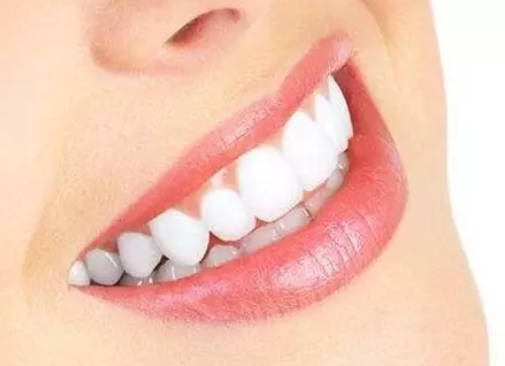 牙齿发黄是什么原因导致的？牙齿发黄变白有哪些小妙招？