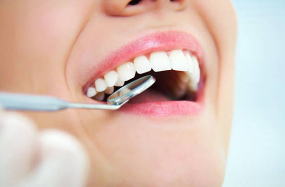 牙齿黄刷不白的原因都有哪些？牙齿发黄变白的方式有哪些？