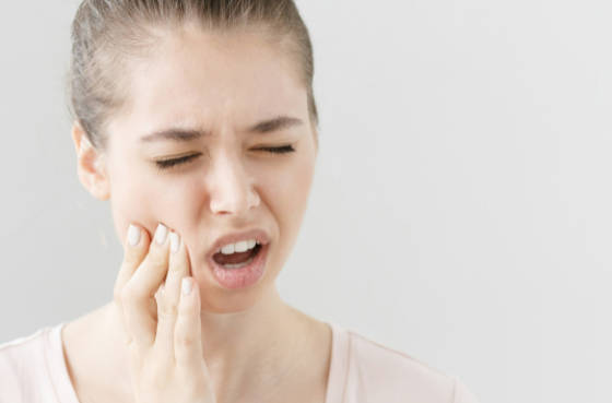 牙齿疼痛难忍的原因有哪些？牙齿疼痛一般要怎么治疗会更好？