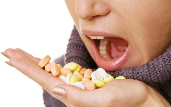 牙齿松动疼痛吃什么消炎药可以治疗？牙齿松动疼痛是否可以拔牙？