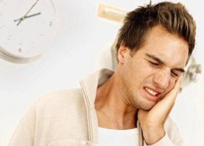 牙齿发炎引起脸肿是什么原因？牙齿发炎疼痛难忍怎么办？