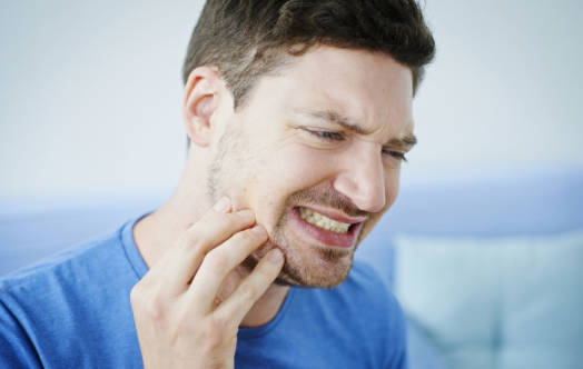 引起牙齿发炎疼痛的原因有哪些？缓解牙齿发炎的小妙招有哪些？