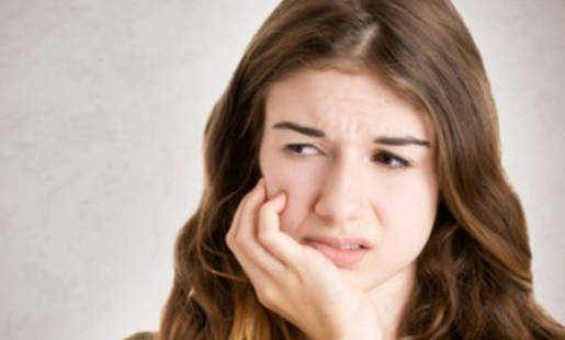 拔牙后牙龈发炎的主要原因有哪些？拔牙后牙龈发炎吃什么药缓解比较好？
