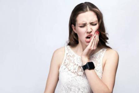  牙周炎会不会引起口臭？牙周炎引起口臭该怎么办？
