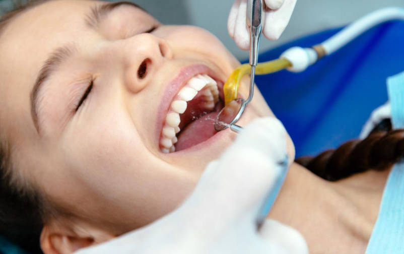 刷牙时牙龈出血该怎么治疗？