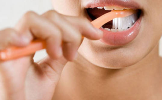 刷牙时牙龈出血正常吗？