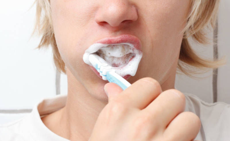 每次刷牙牙龈都会出血该怎么办?