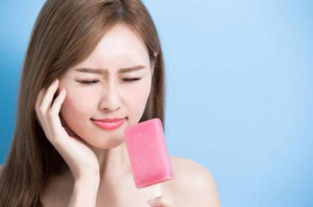 引起牙齿敏感的原因是什么?